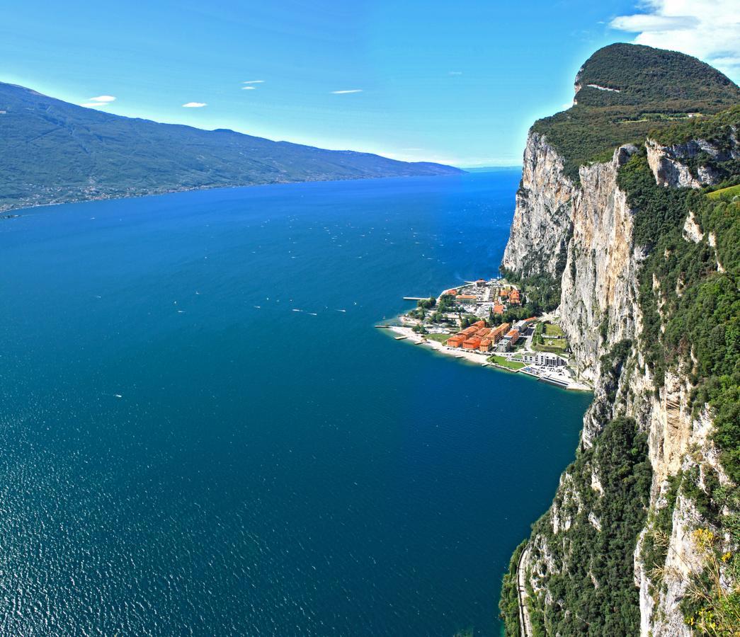 Campione Giulia Exclusive Lakefront Apartment By Gardadomusmea Campione del Garda Esterno foto